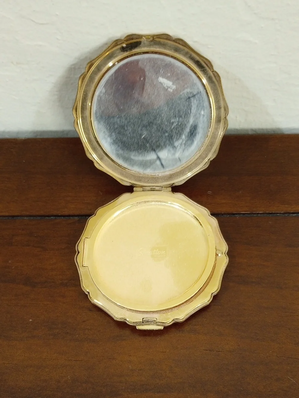 Stratton England Sweet Pea White Floral Powder Compact - Vintage!